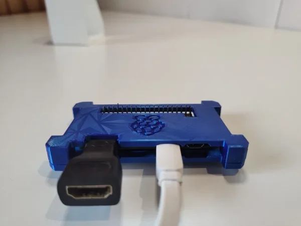 Obudowa Holo Blue do Raspberry Pi w wersji 1.3 - obrazek 3