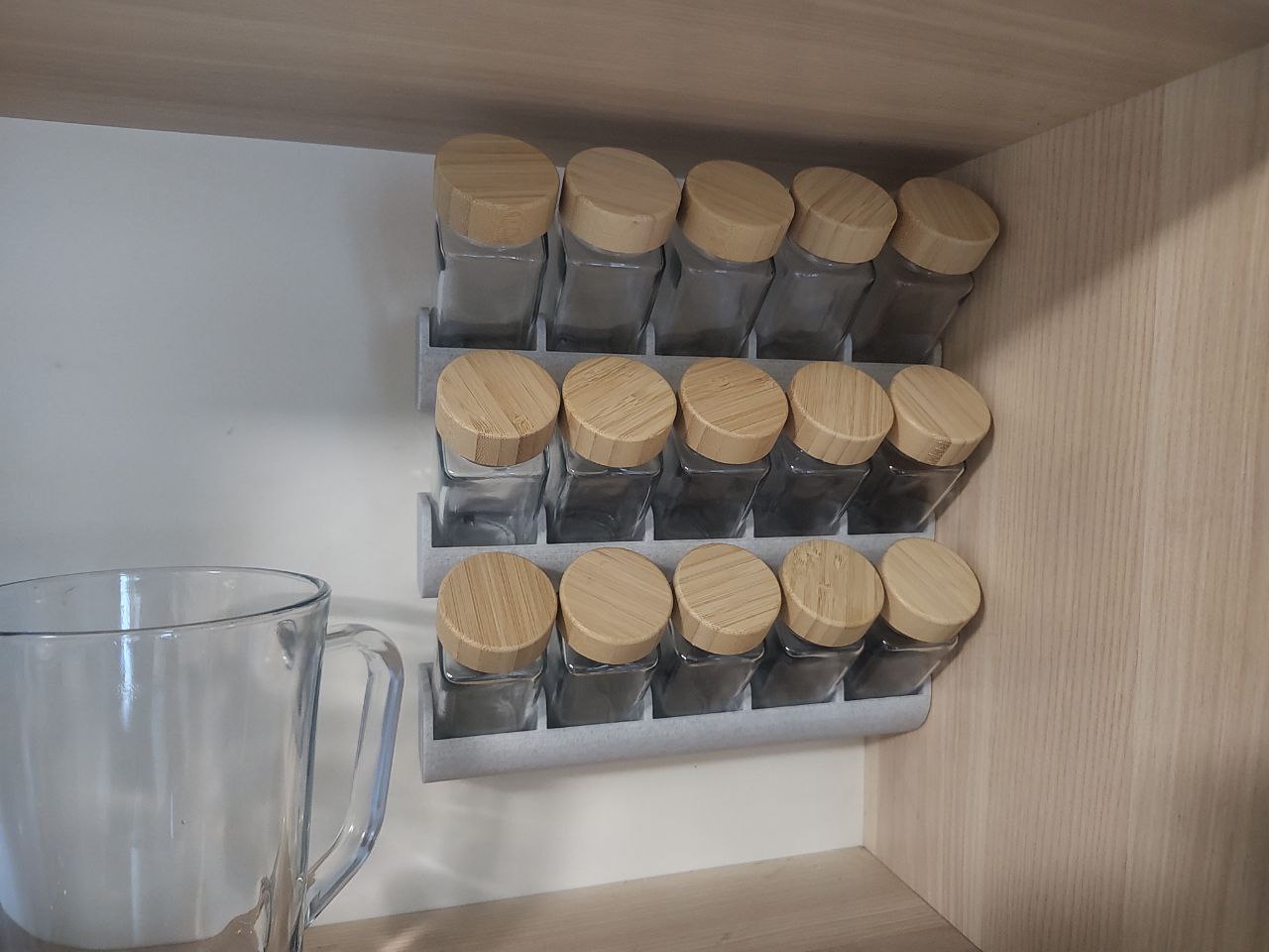 Wisząca półka na przyprawy do słoiczków Pepco z bambusową pokrywką - obrazek 4