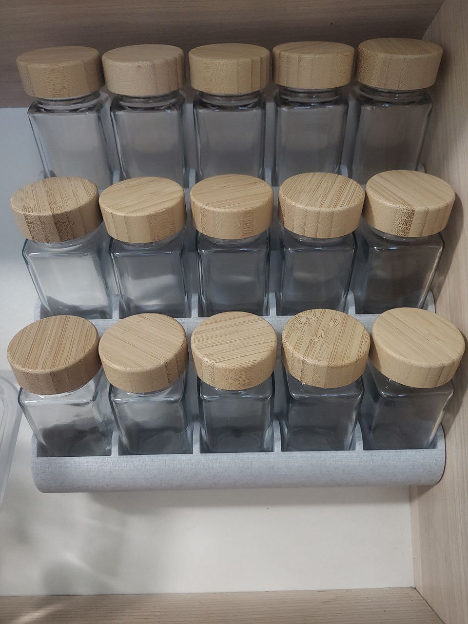 Wisząca półka na przyprawy do słoiczków Pepco z bambusową pokrywką - obrazek 5